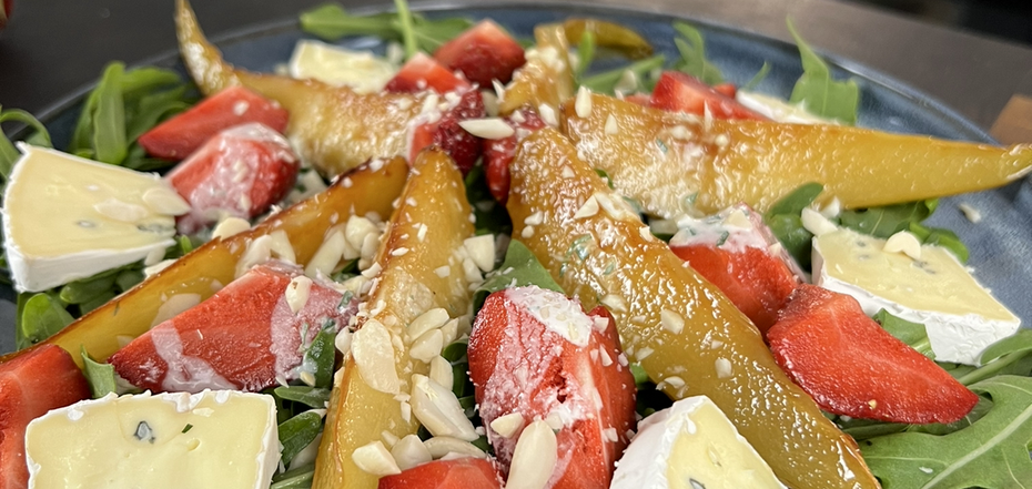 Salad with strawberries and pears: an exclusive recipe shared by Valerii Ponomar
