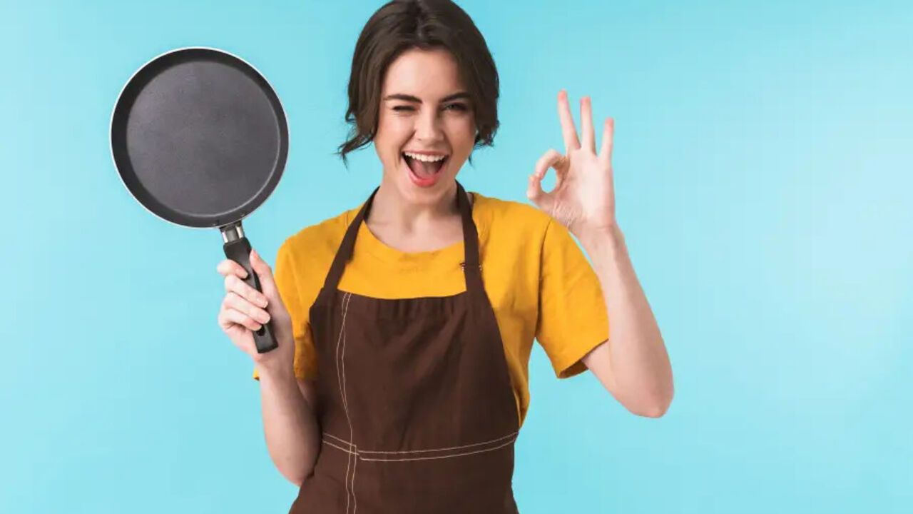 Do not damage the non-stick coating on the pan: what do you need to do with the cookware before cooking