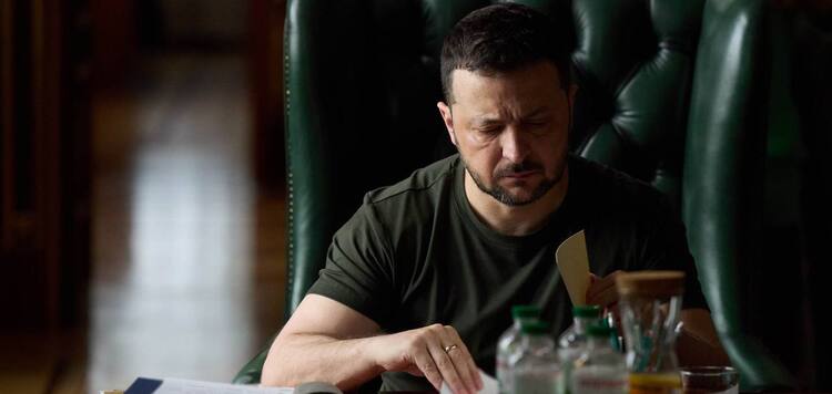 'The occupiers suffered painful losses': Zelenskyy listens to Syrskyi's report on the situation on the battlefield and the results of strikes on Crimea