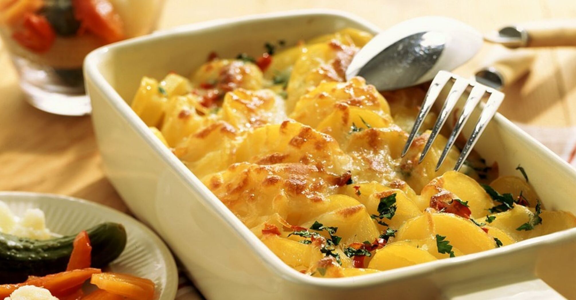 Budget potato casserole with pickles: be sure to cook for lunch
