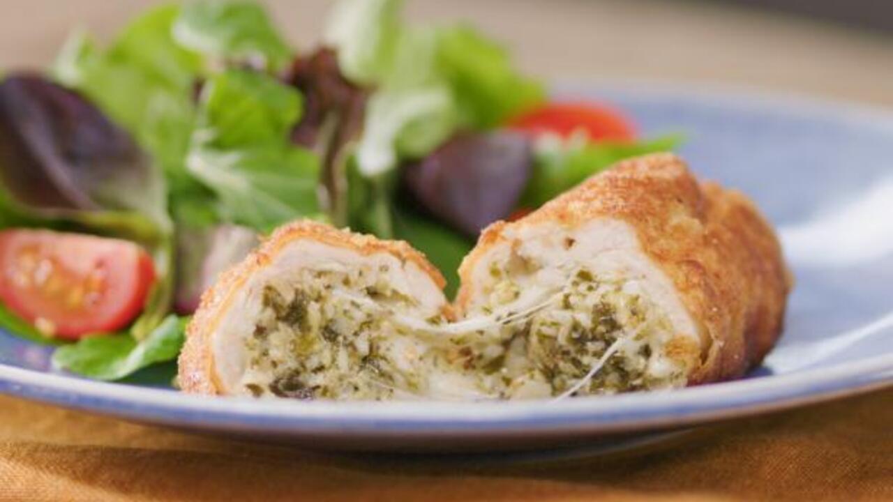 Low-fat and very juicy: tasty chicken rolls with cheese for a hearty lunch