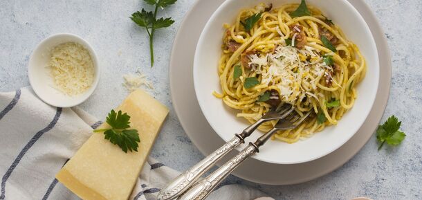 A simple recipe for carbonara: fast and incredibly tasty