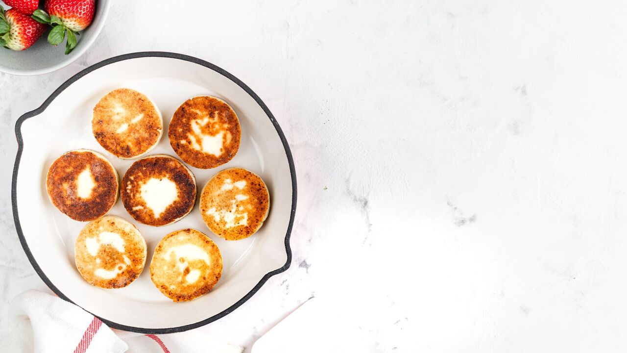 The most delicious coconut syrniki: how to cook without a frying pan