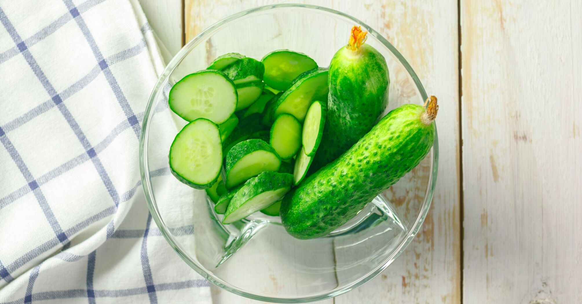 How to store cucumbers so that they are fresh for weeks: a useful life hack