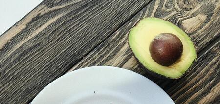 What to do with avocado so that it is not hard: a simple life hack