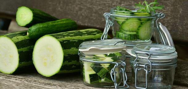 A simple recipe for pickled zucchini: you can eat the next day