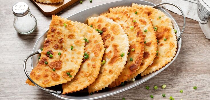 The perfect dough for chebureki that doesn't stick to your hands and rolls out well: we share the right cooking technique