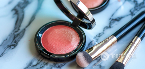 How to learn to apply blush quickly: life hack with video