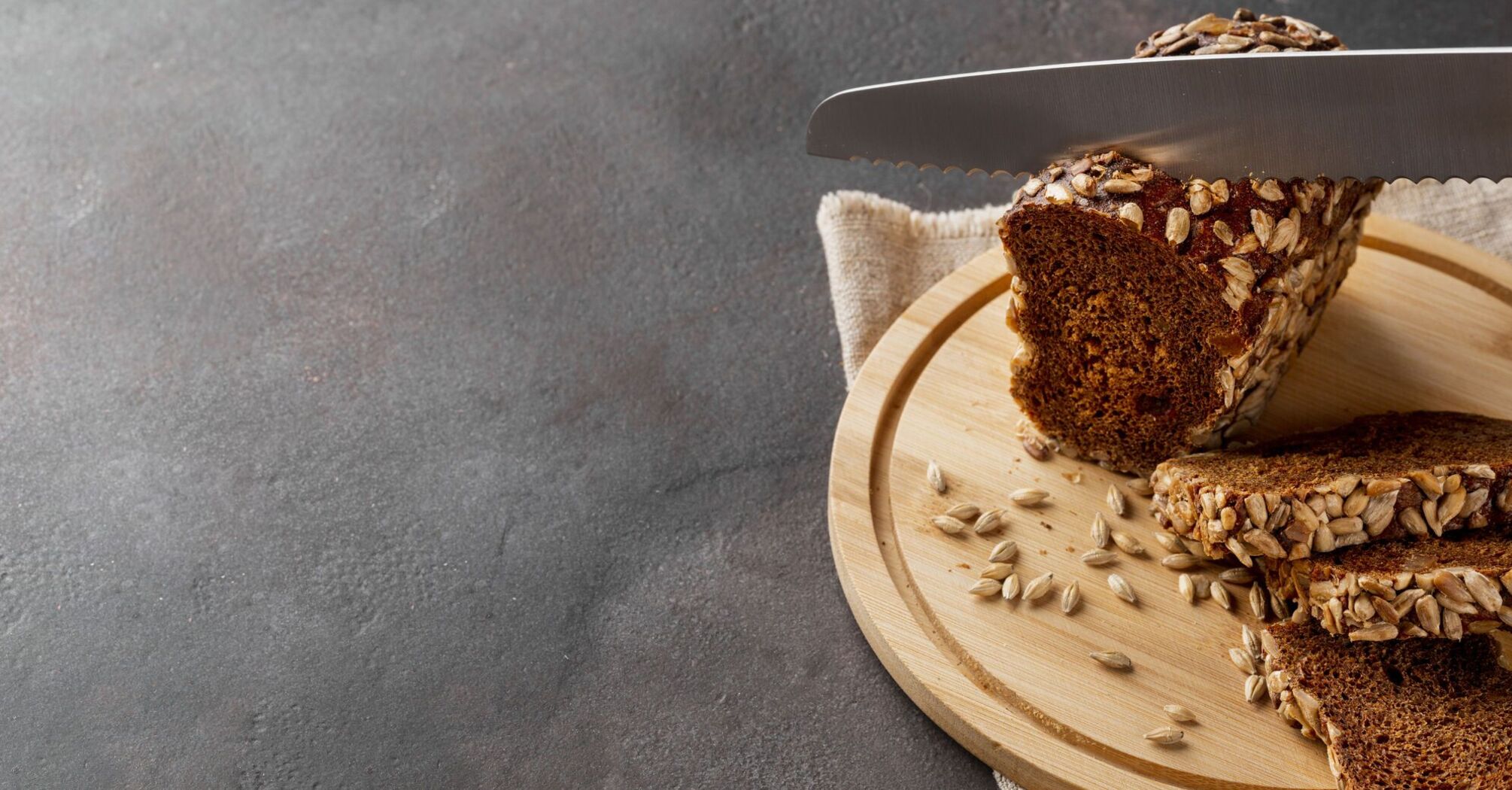 Honey cake with nuts: a dessert for tea during Lent
