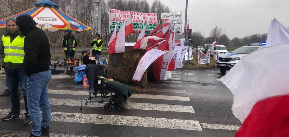 Poles continue to block the border with Ukraine