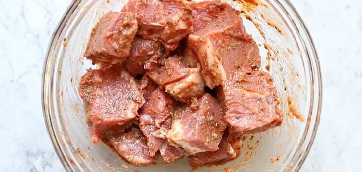 How to properly marinate different meat for barbecue to make it juicy and soft: we share useful tips