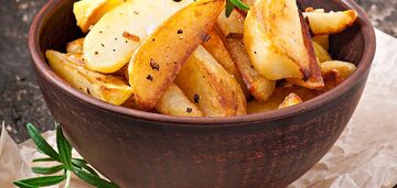 Dodaj tylko jeden składnik: chrupiące rustykalne ziemniaki w 25 minut