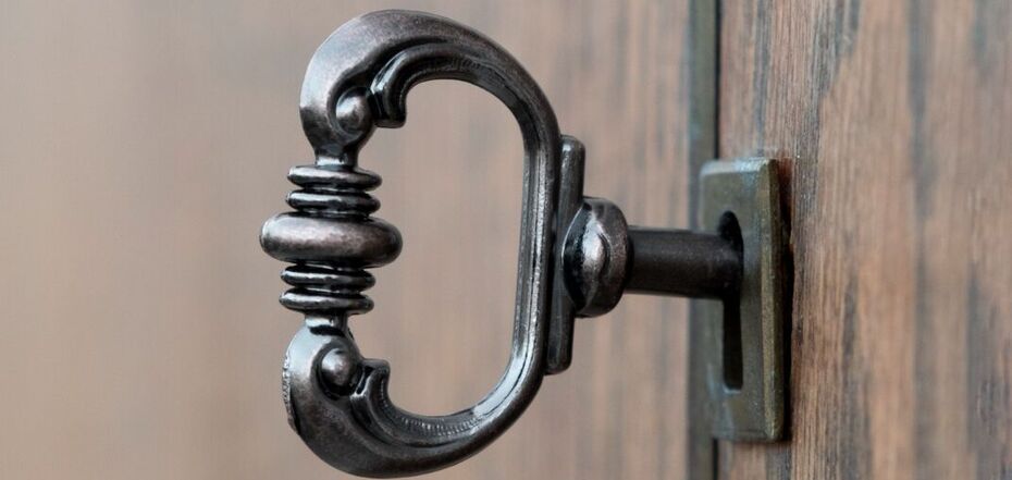 Прикмети про ключі в замку