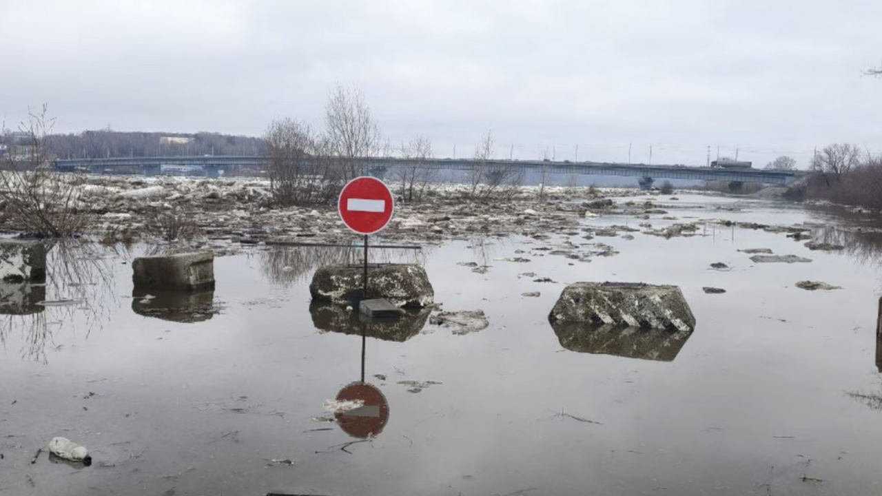 Powodzie zalewają studnie uranowe w Rosji: istnieje zagrożenie skażenia rzek