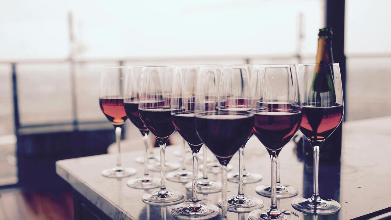 You've always served wine incorrectly: an expert talks about the 20/20 rule