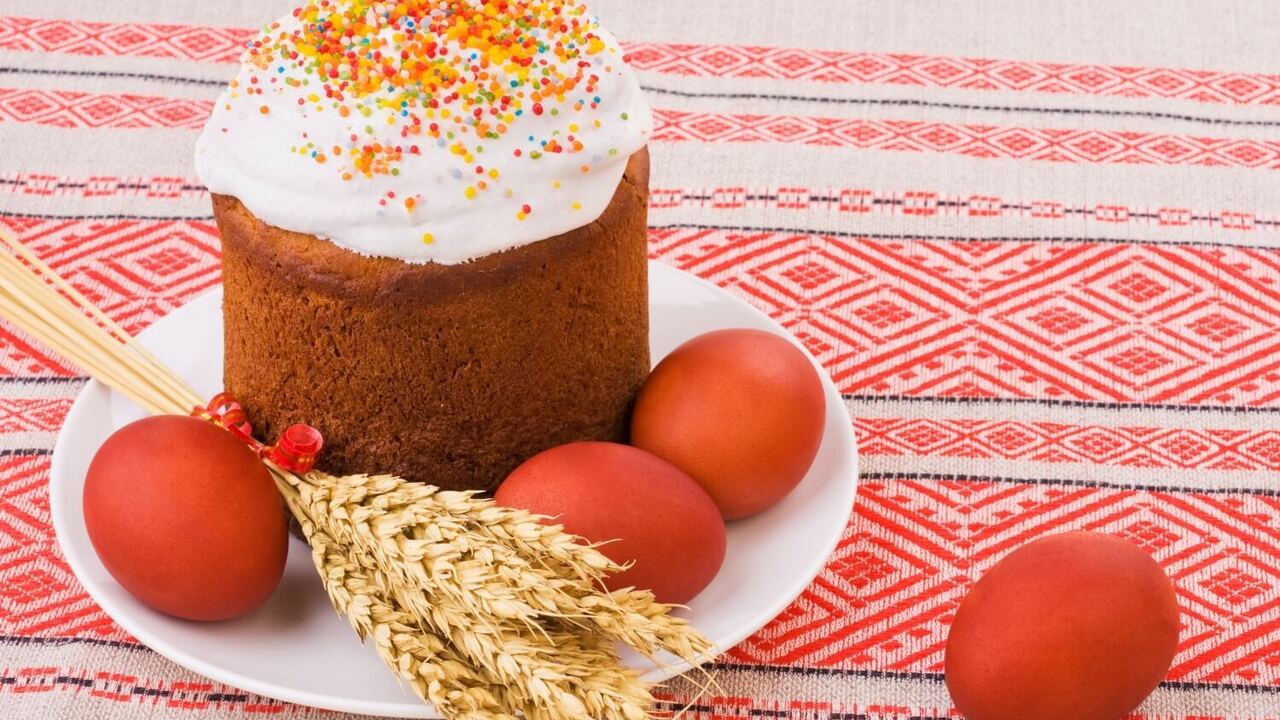 Delicious yolk Easter cake: how many to add to the dough