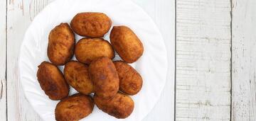 Hearty meat croquettes: how to make a simple alternative to any fast food