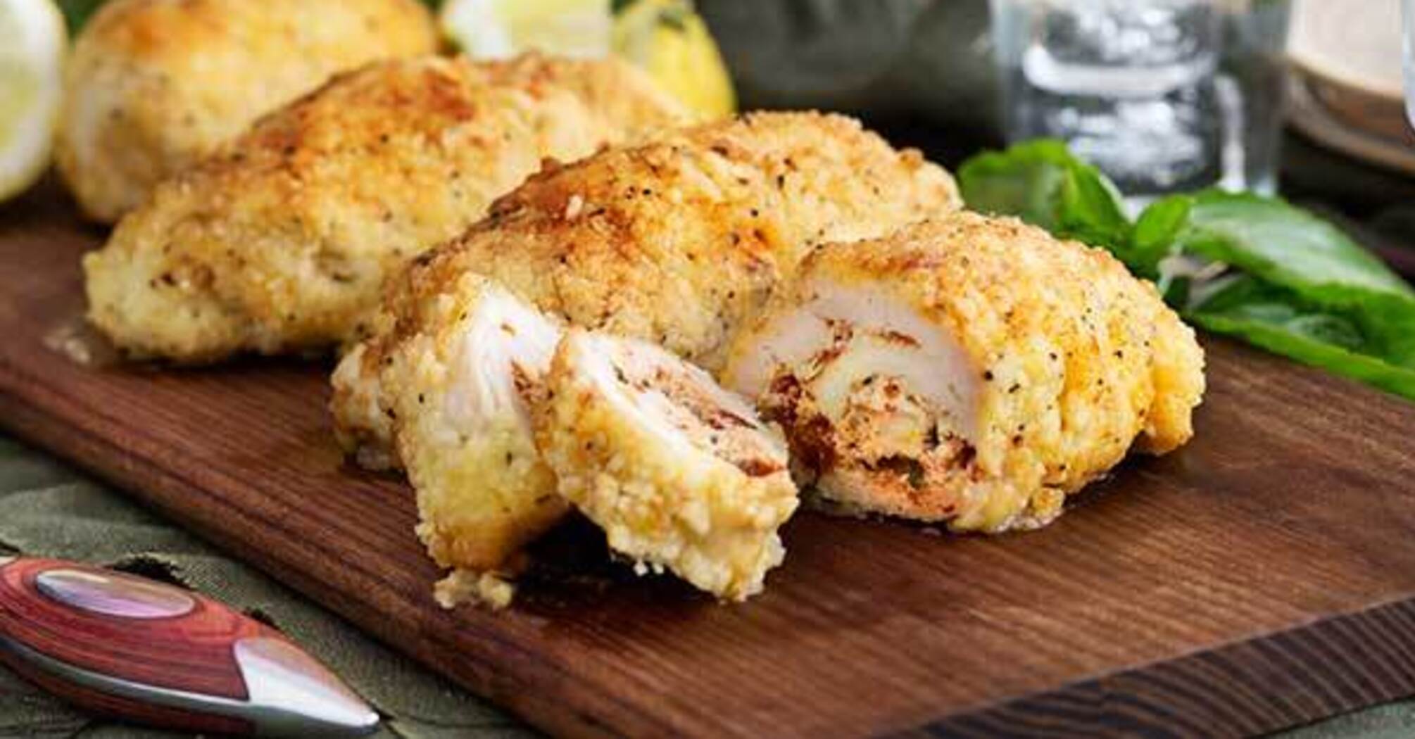 Juicy chicken rolls in the oven for a hearty lunch: what to add to the filling
