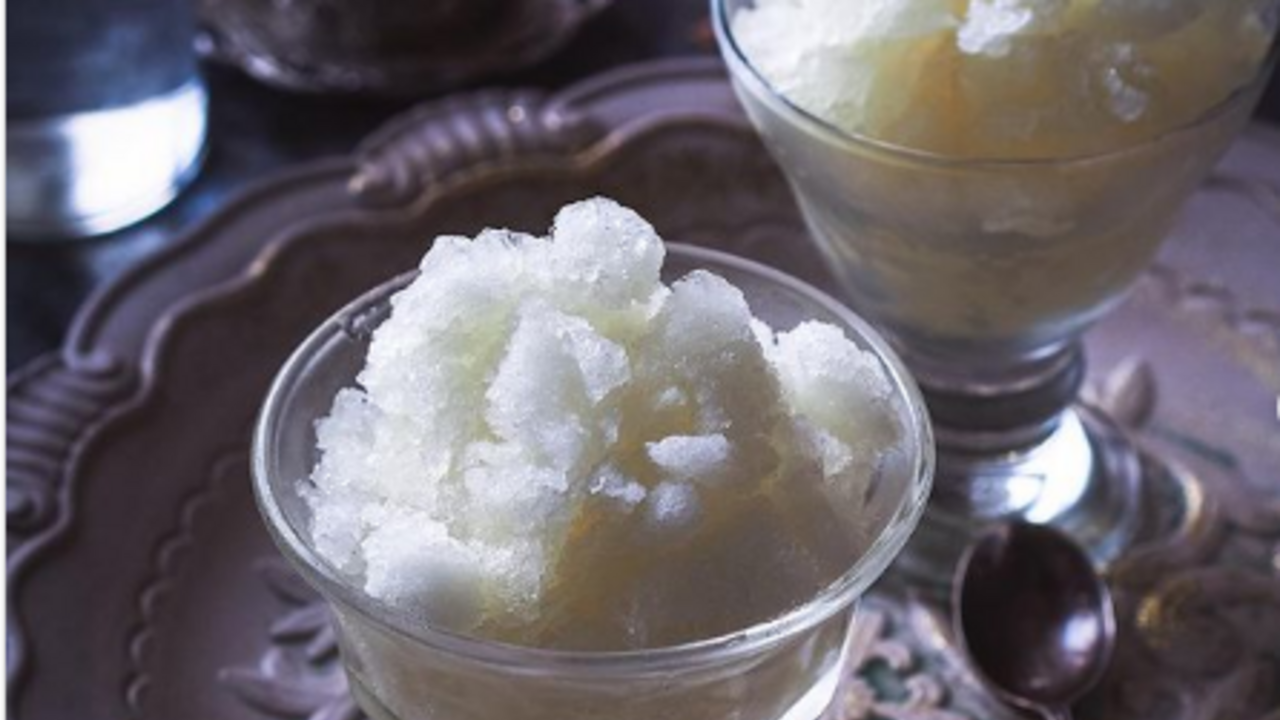 Summer cold dessert served in Italian restaurants: how to cook