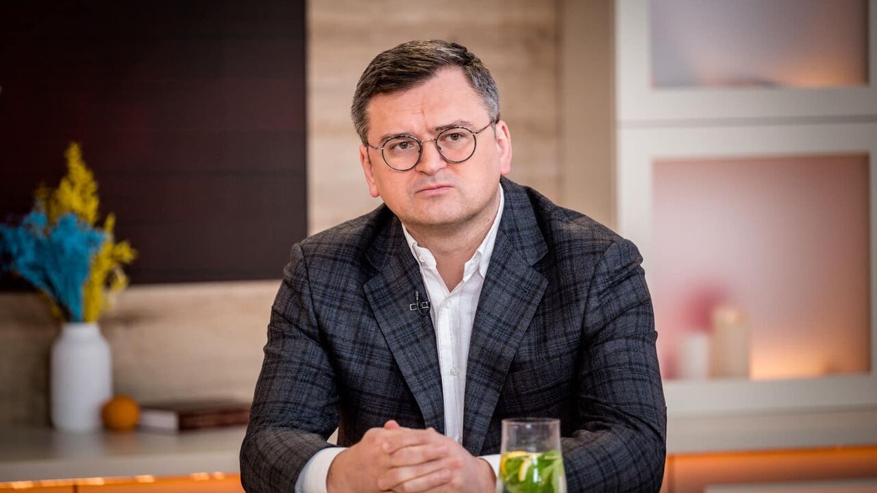"Era pokoju się skończyła": Kułeba porównuje skalę produkcji broni w Rosji i Europie