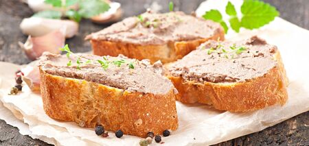 Smaczniejszy niż forszmak: zdrowy pasztet rybny w 10 minut na przekąskę