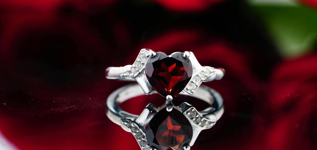 Плюсы и минусы украшений с рубином