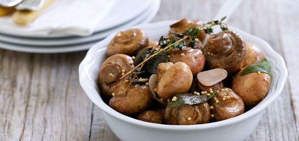 Jak szybko marynować pieczarki: możesz jeść następnego dnia