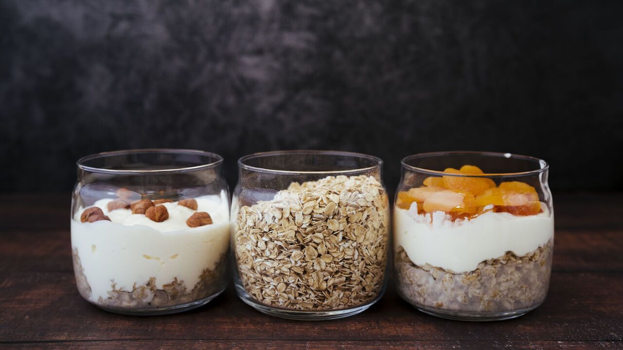 Lazy oatmeal with chia: a simple dish when you don't have time to cook in the morning
