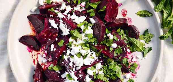 Useful beet salad for the Easter table: prepared without mayonnaise