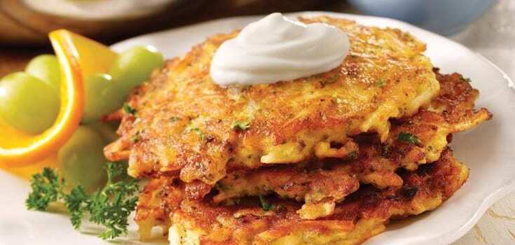 Noodles pancakes with cheese and herbs: a recipe for a snack