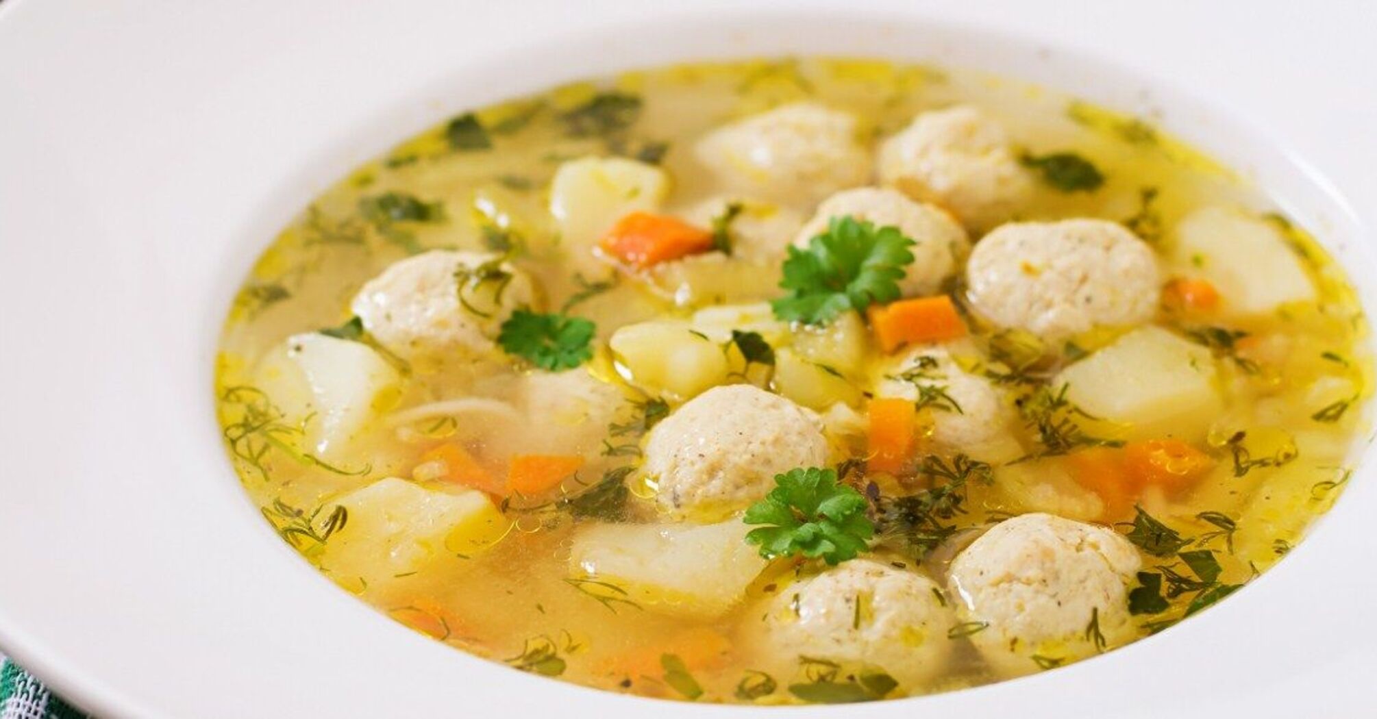 Rich and lean meatball soup: what to add for a better taste