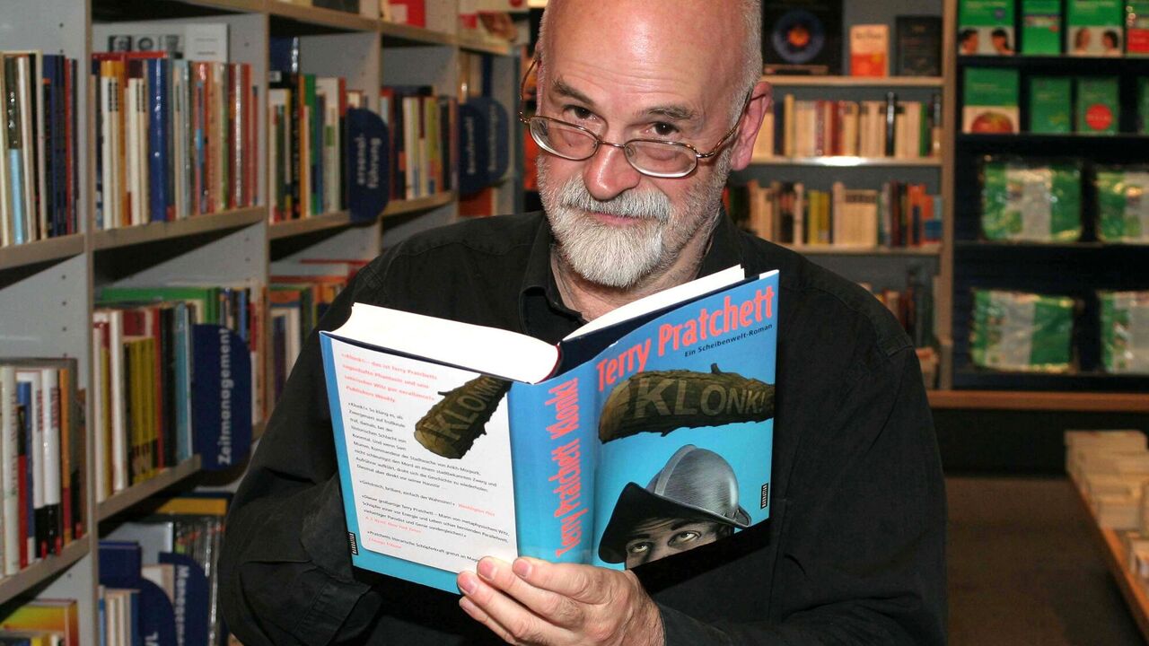 Creator of flat-Earth concept Discworld and a cat worshipper: the most interesting facts about Terry Pratchett