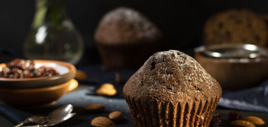 Honey muffins with a crispy sugar crust: an easy recipe for every day