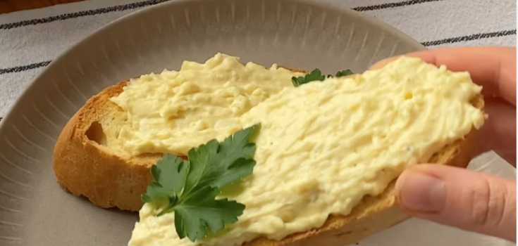 Ready-made sandwiches with spread