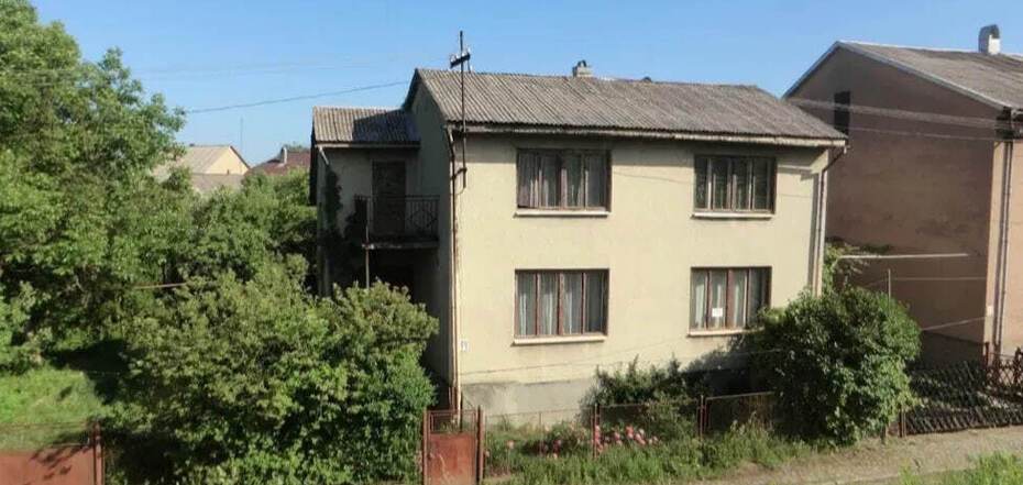 A house for sale in Transcarpathia near the Tisza river on the border with Romania