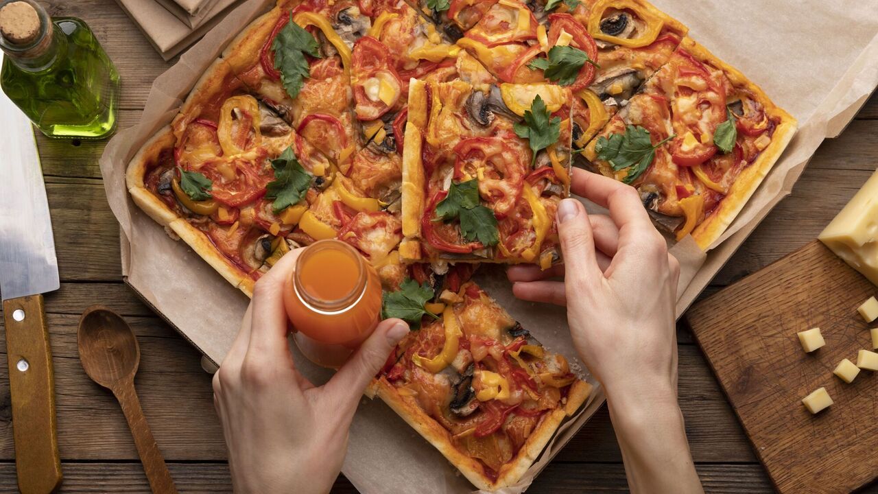 Delicious homemade pizza: a great alternative to hot sandwiches