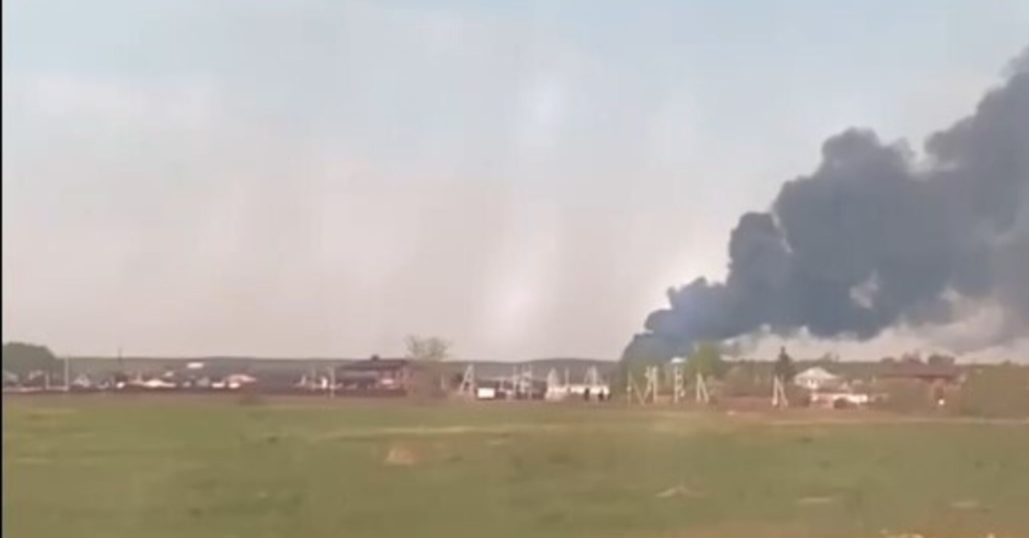 Massive fire breaks out near Moscow, with black smoke billowing from warehouses. Video