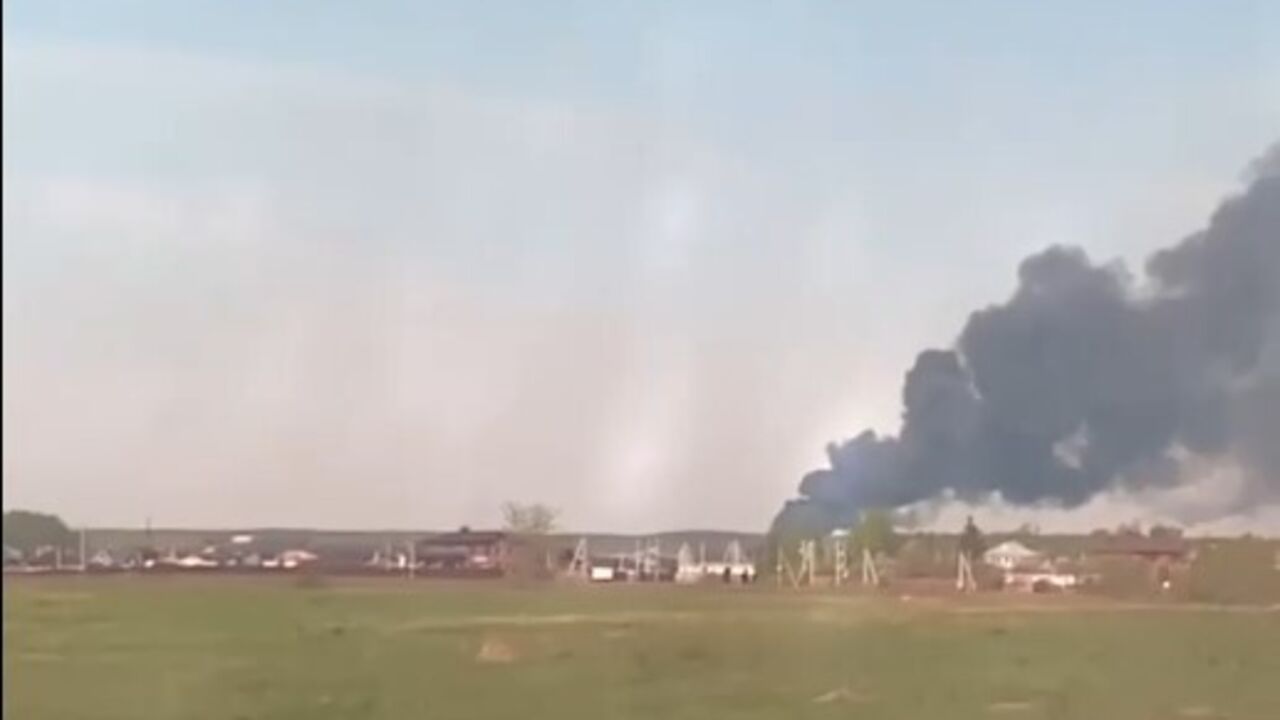 Massive fire breaks out near Moscow, with black smoke billowing from warehouses. Video