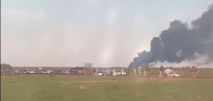 Massive fire breaks out near Moscow, with black smoke billowing from warehouses. Video