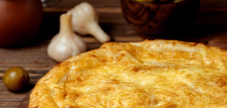 Lazy khachapuri: a delicious dish in 20 minutes in a pan