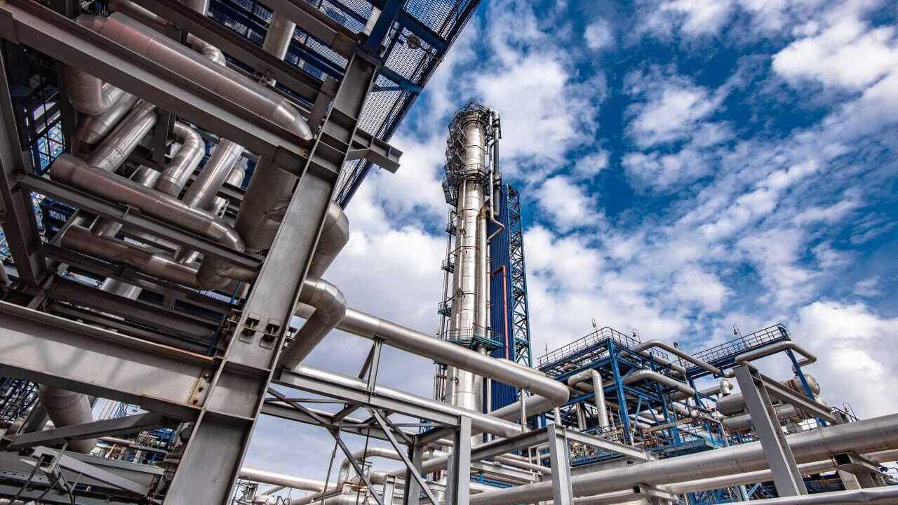Oil refinery in Orsk, Russia, shut down due to dam breach, Russians complain of "critical situation"