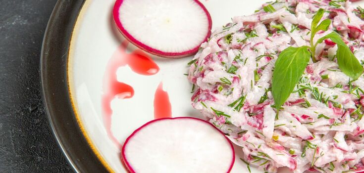 Tasty spring salad that is full of vitamins: what to make with