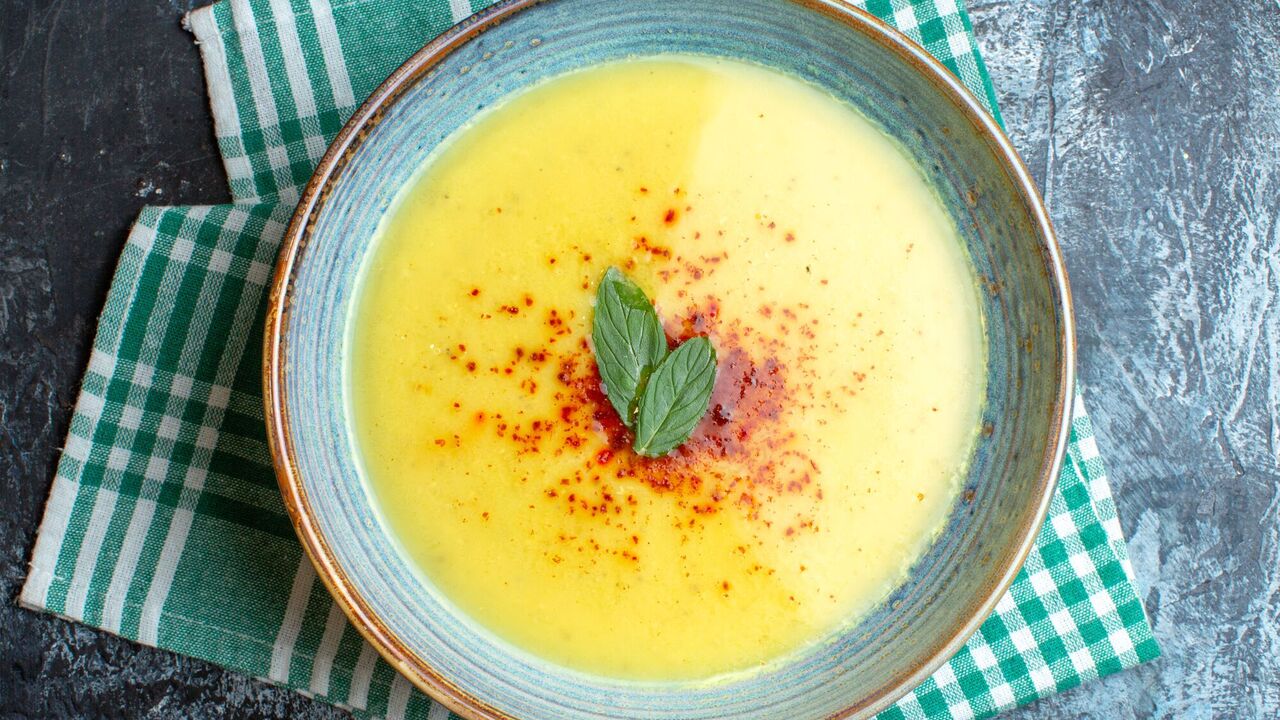Cheese and mushroom soup: a simple first course that even children will enjoy