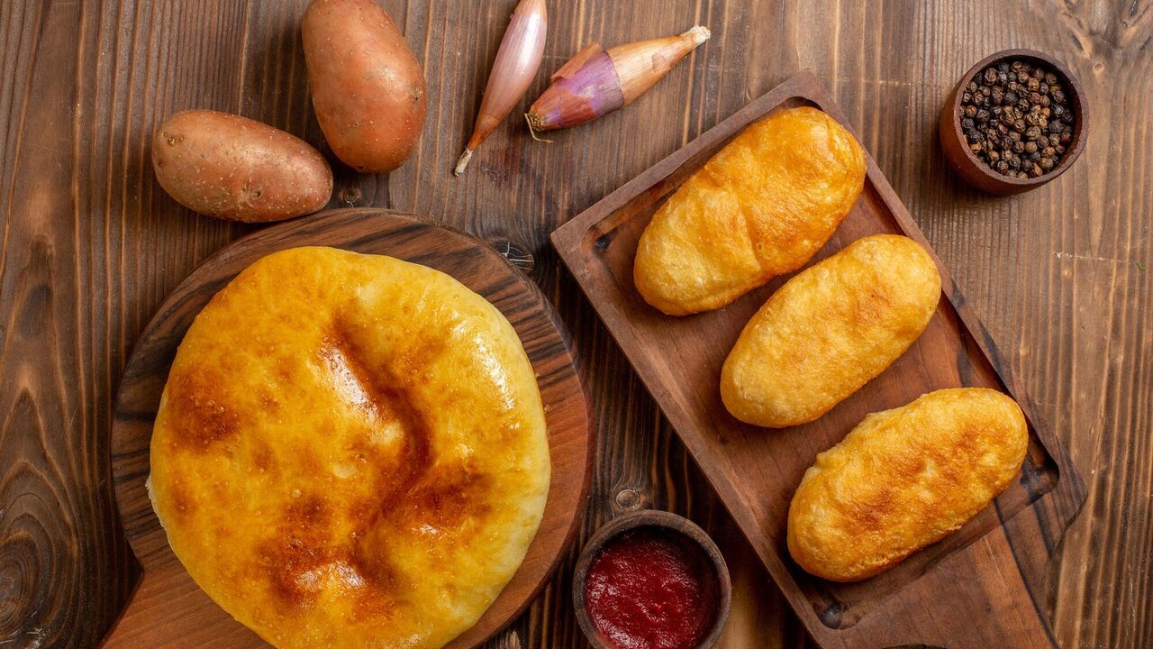 Lean potato pies with canned food according to grandmother's recipe