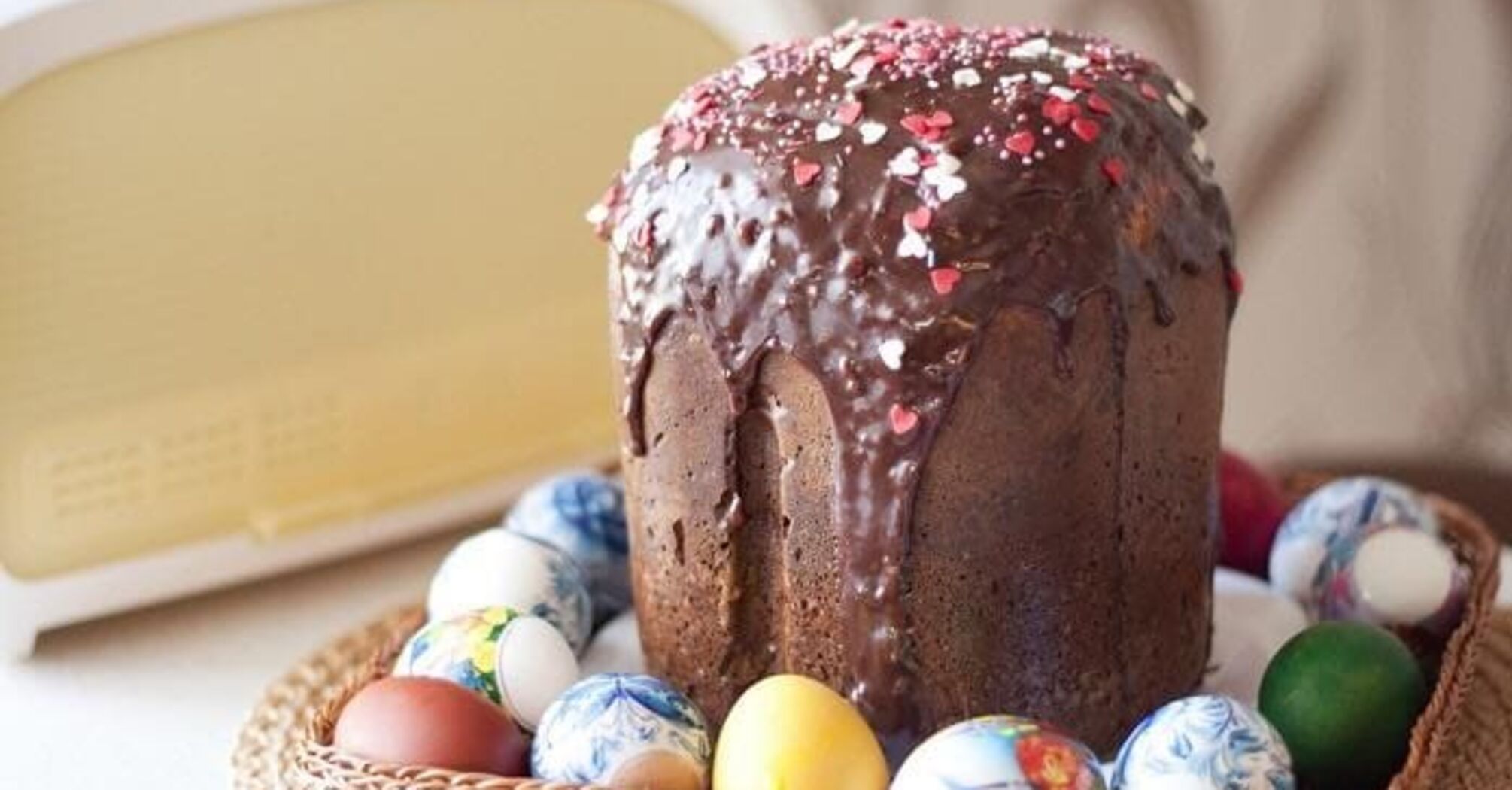 Chocolate sponge cake like Easter cake: made without yeast