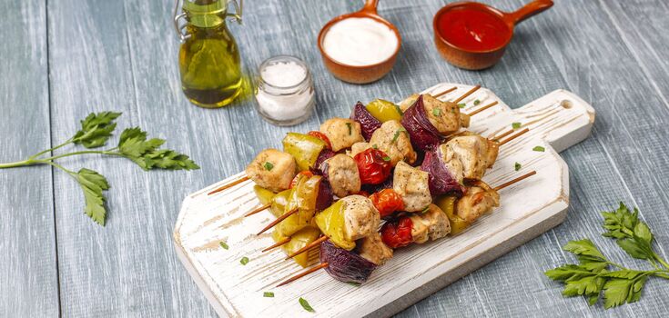 How to cook chicken kebabs in the oven better than in nature: the secret is in the marinade