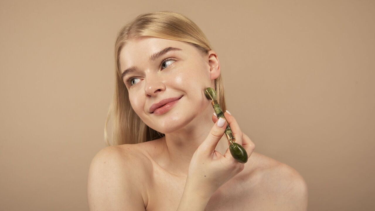How to achieve the perfect complexion: a quick and effective way to apply foundation