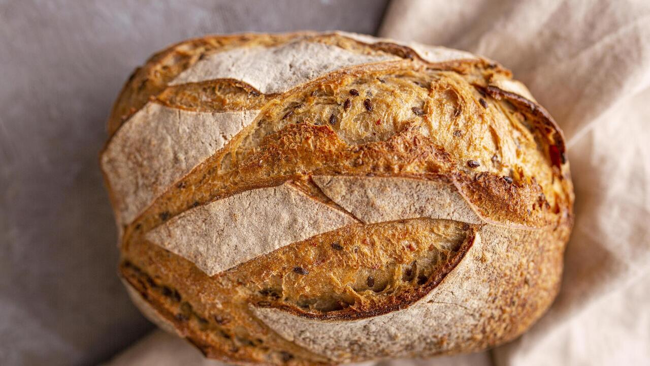 A vegetable which will save bread from mold was named: simple life hack