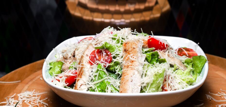 Caesar salad with turkey: a recipe for a delicious sauce