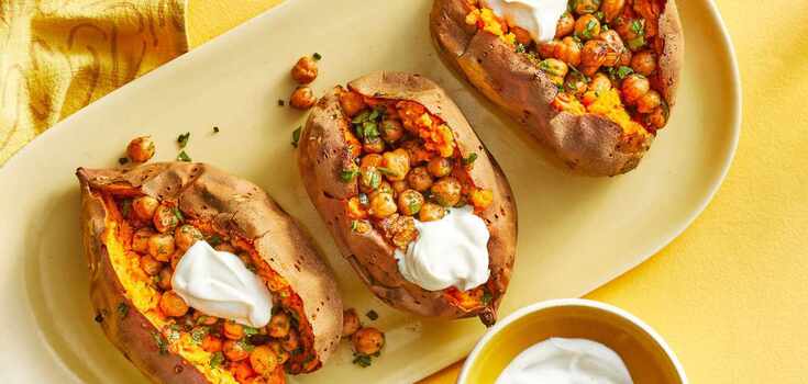 How to bake potatoes deliciously in their skins: they won't be dry if you add one simple ingredient